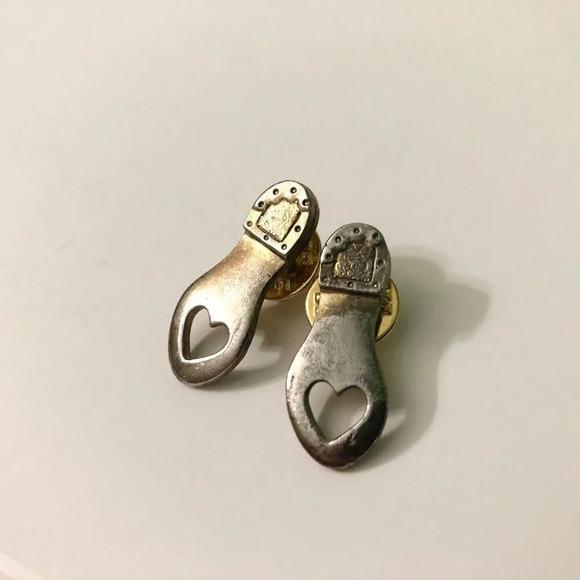 Vintage Shoe Sole Feet Pins 1  Inch Size - Picture 9 of 11